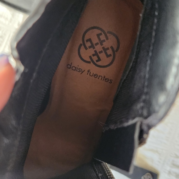 Daisy Fuentes Black Heeled Ankle Boots - Picture 5 of 8